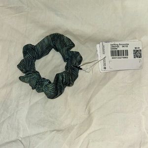 Lululemon uplifting scrunchie NWT